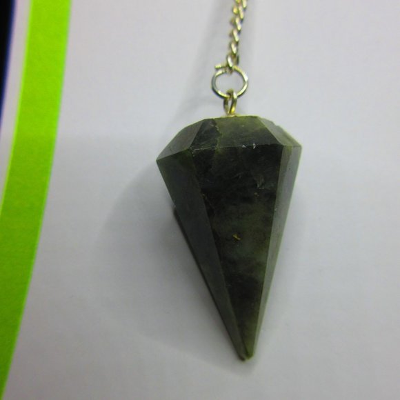 Labradorite Gemstone Dowsing Pendulum Meditation Tool - Picture 1 of 4